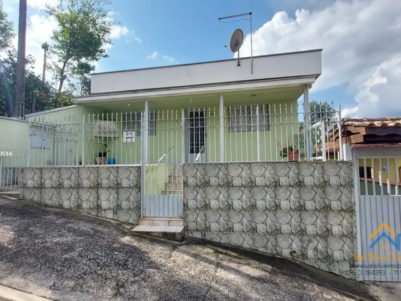 Casa à Venda com Edícula, Escritório e 06 Vagas Garagem