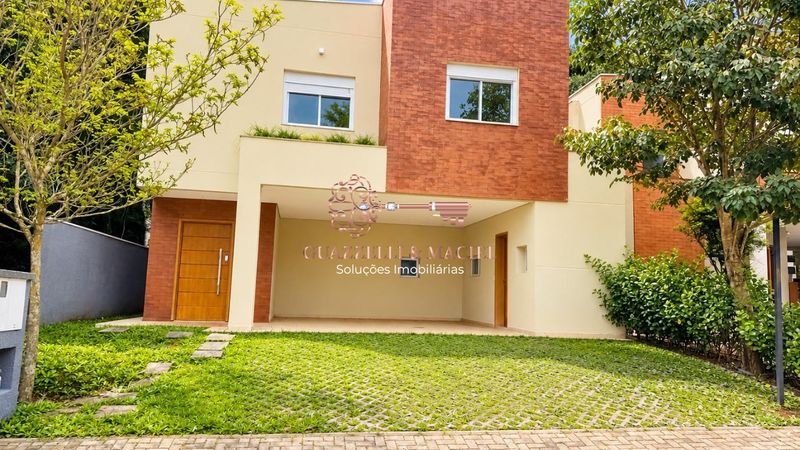 Casa de alto padrão em condomínio na Vila Santo Antônio, São Roque-SP: 3 quartos, 3 suítes, 2 salas, 5 banheiros, 4 vagas, 210m².