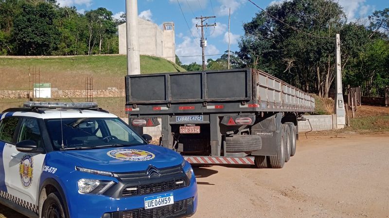 GCM recupera semirreboque com registro de roubo